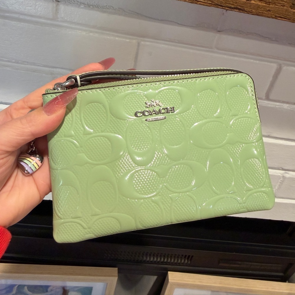 New! Coach! - Picture 3 of 17